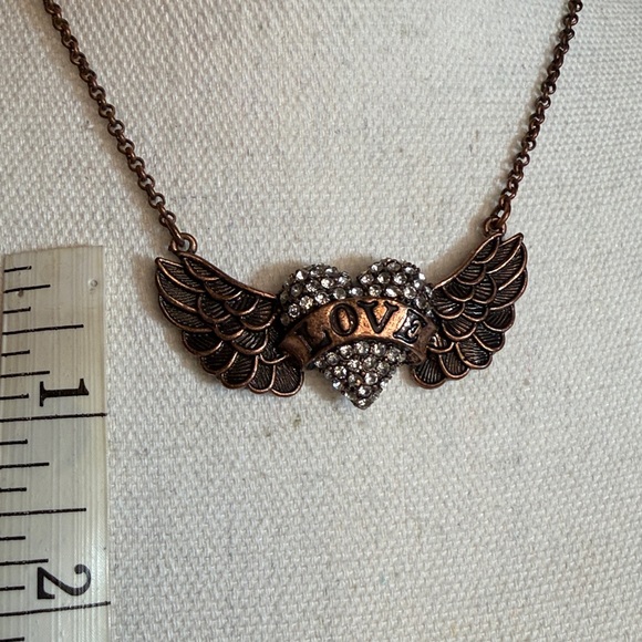 BETSEY JOHNSON WINGED HEART NECKLACE “LOVE” SPELLOUT COPPER CRYSTAL PAVE 18” EUC - Picture 9 of 12